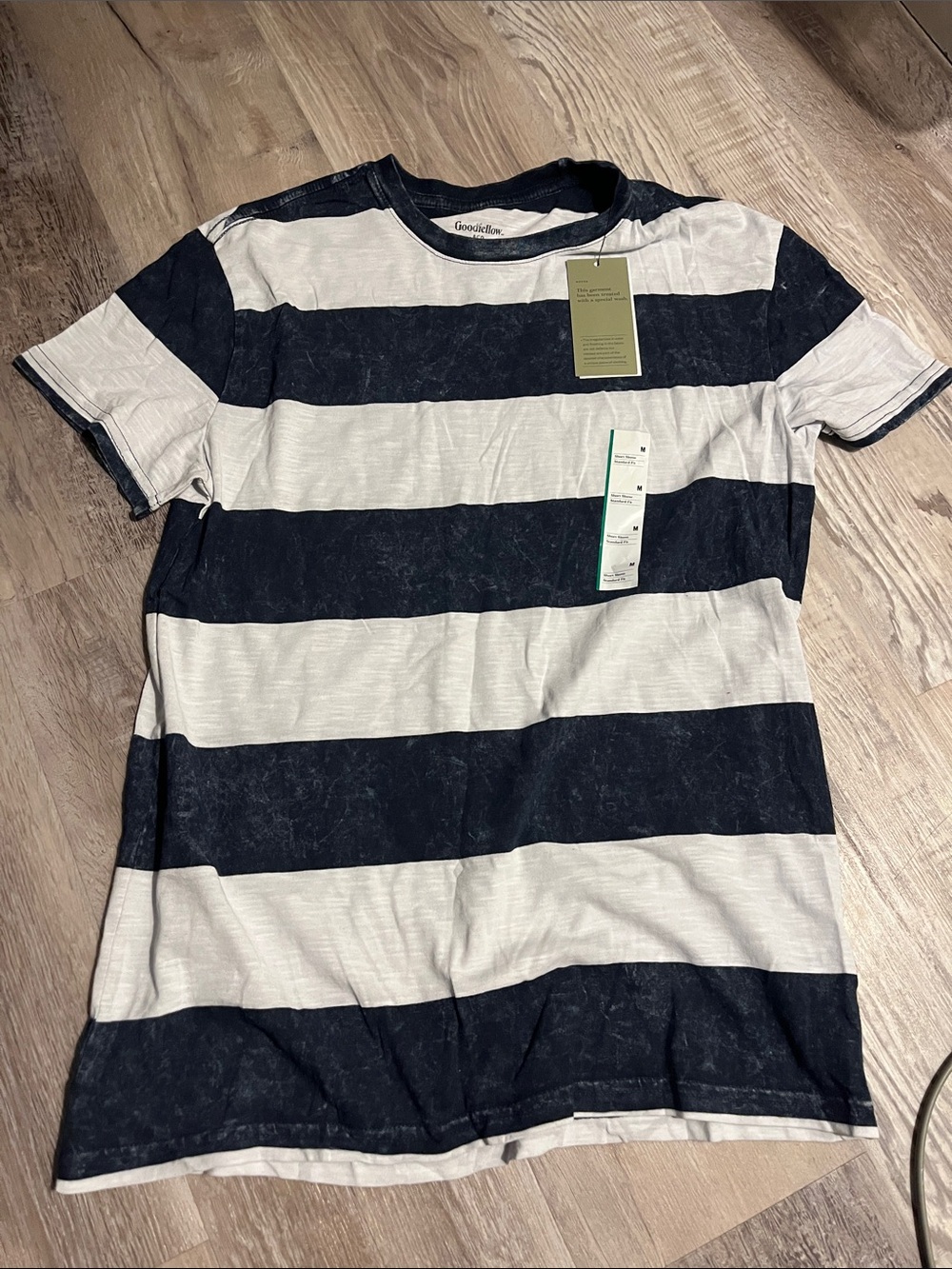 Goodfellow & Co Men’s Navy and White Wide-Stripe Short Sleeve Tee